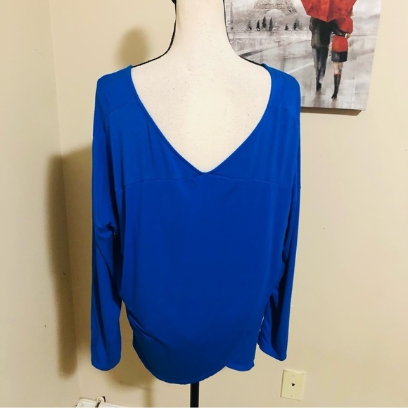 Express Relaxed Pullover Top - Picture 3 of 7